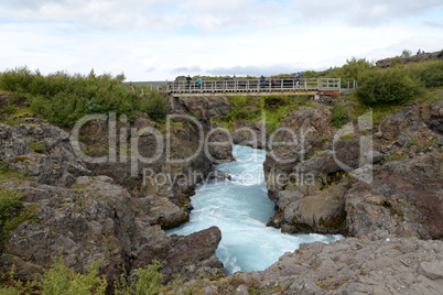 Brücke am Hraunfossar, Island
