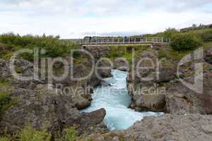 Brücke am Hraunfossar, Island