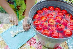 tomatoes in the water prepared for preservation