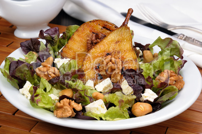 Salad with caramelized pear