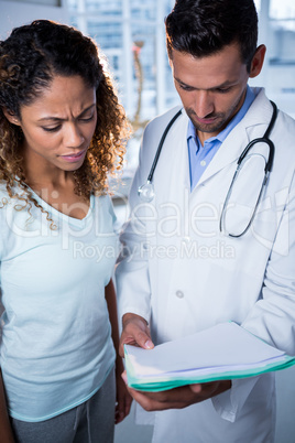 Physiotherapist explaining diagnosis to female patient