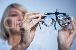 Female optometrist looking at messbrille