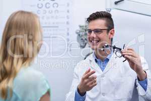 Optometrist discussing on messbrille with female patient