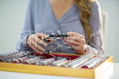 Woman preparing messbrille