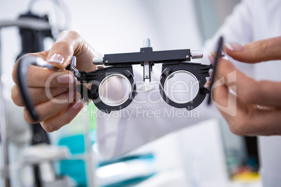 Optometrist holding messbrille