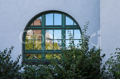 Spiegelung im Fenster