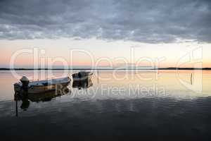 Boote im Sonnenuntergang