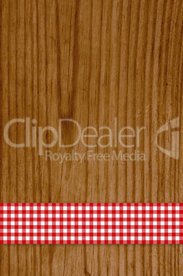 Tischdecke rot weiß auf Holz Hintergrund