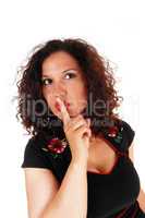 Woman whit finger over mouth.