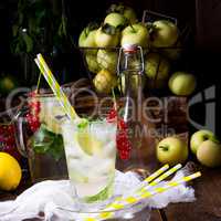 Apple currant soda with lime