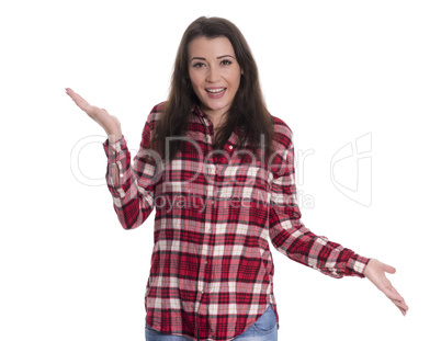 Junge Frau im karierten Hemd gestikuliert mit den Händen