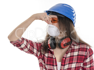Weiblicher Handwerker mit Schutzmaske und Brille