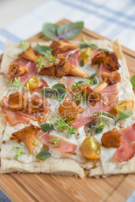 Eierschwammerl Flammkuchen