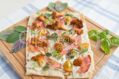 Eierschwammerl Flammkuchen