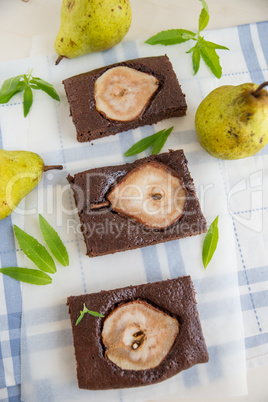 Schokoladen Brownies mit Birnen