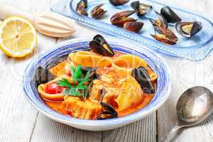 Seafood sauce and mussels