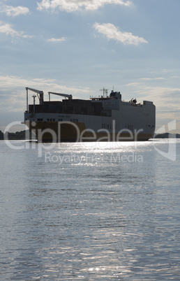 Containerschiff auf der Elbe