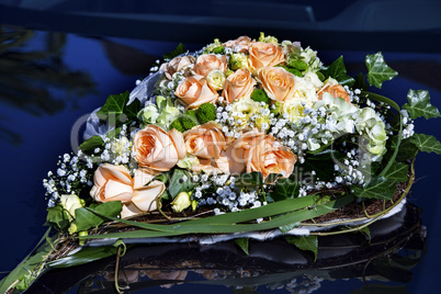 Floral decoration of a wedding car