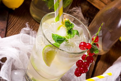 Apple currant soda with lime