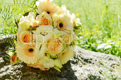 Brautstrauss von gelben Rosen und Gerbera