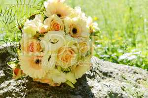 Brautstrauss von gelben Rosen und Gerbera