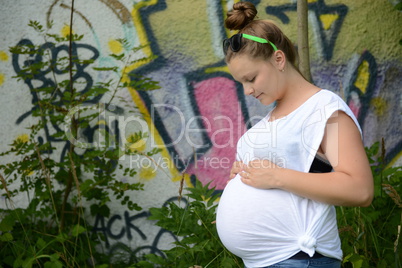 Jugendliche schwangere Frau