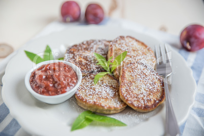 Pancakes mit Pflaumenmus