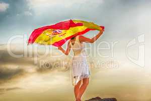 Junge Frau mit Spanischer Flagge