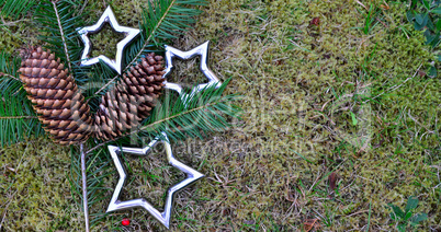 Weihnachten Sterne auf weißem Holzhintergrund