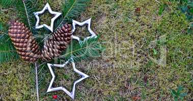 Weihnachten Sterne auf weißem Holzhintergrund