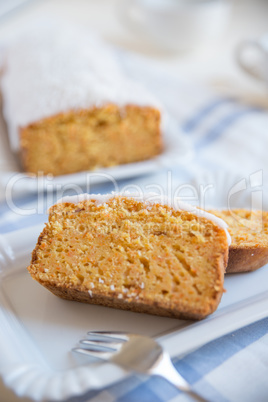 Möhren Kuchen mit Zuckerglasur