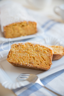 Möhren Kuchen mit Zuckerglasur