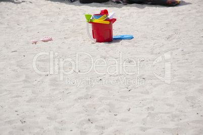 Spielzeug am Strand