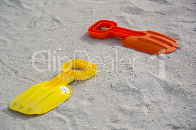 Spielzeug am Strand