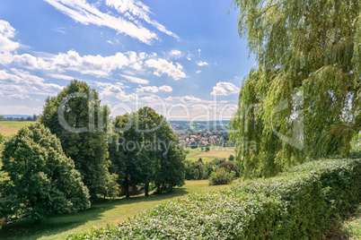 Ein weiter Blick auf Ellwangen von der Schönenbergkirche