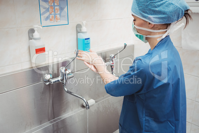 Female surgeon washing her hands