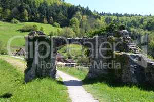 Torbogen an der Ruine Schauenburg bei Oberkirch