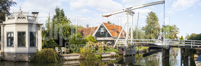 Zugbrücke über eine Gracht in Edam, Niederlande