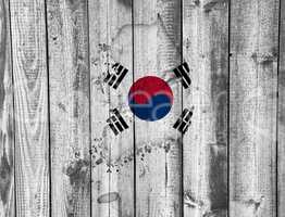 Karte und Fahne von Südkorea auf verwittertem Holz