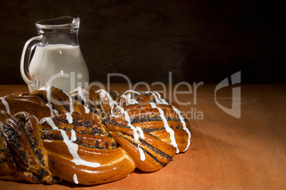 Braided roll with poppy seeds and cinnamon