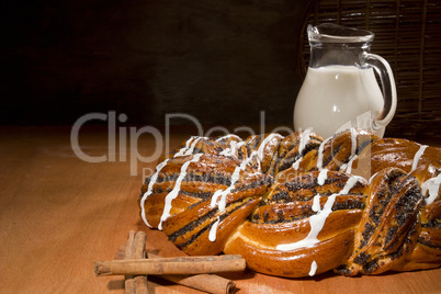 Braided roll with poppy seeds and cinnamon