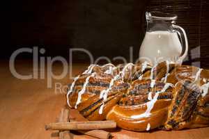 Braided roll with poppy seeds and cinnamon