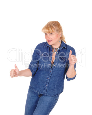 Woman standing gesturing with hands.