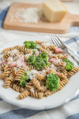 Vollkornpasta mit Brokkoli