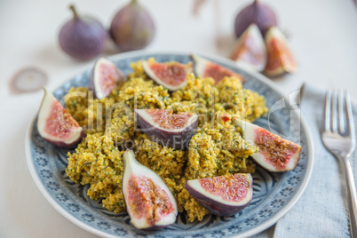 Quinoa Salat mit Feigen und Kürbis