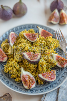 Quinoa Salat mit Feigen und Kürbis