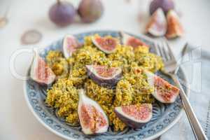 Quinoa Salat mit Feigen und Kürbis