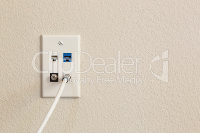 Multi-media Wall Plate with Cable