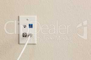 Multi-media Wall Plate with Cable