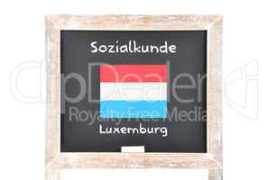 Sozialkunde mit Flagge auf Tafel